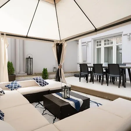 Luxury 4-bdrm With Private Terrace 公寓 *
