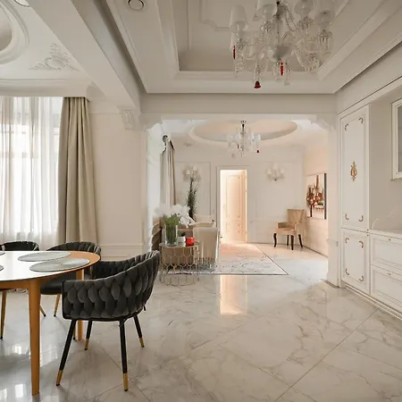 Luxury 4-bdrm With Private Terrace