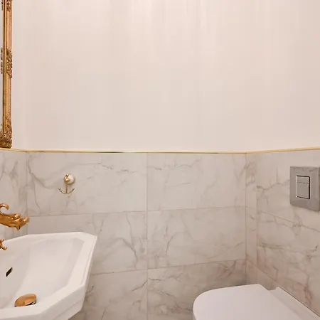 Luxury 4-bdrm With Private Terrace *