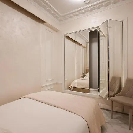 Luxury 4-bdrm With Private Terrace Riga