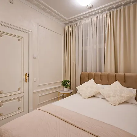 Luxury 4-bdrm With Private Terrace *