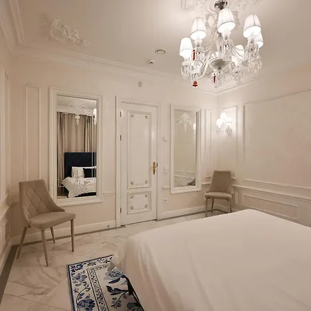 Luxury 4-bdrm With Private Terrace Riga
