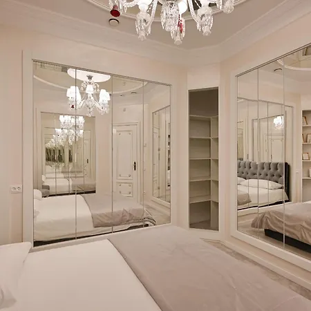 Luxury 4-bdrm With Private Terrace 里加