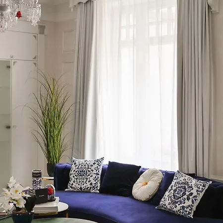 Luxury 4-bdrm With Private Terrace Lägenhet *