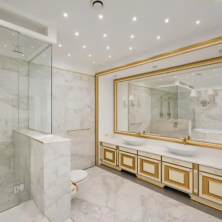 Luxury 4-bdrm With Private Terrace 公寓