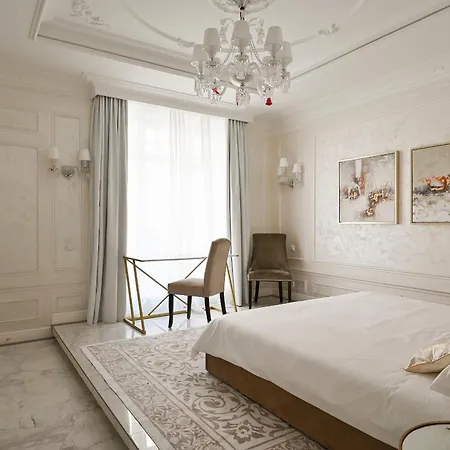 Luxury 4-bdrm With Private Terrace *