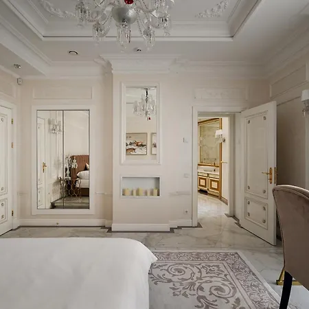 Luxury 4-bdrm With Private Terrace