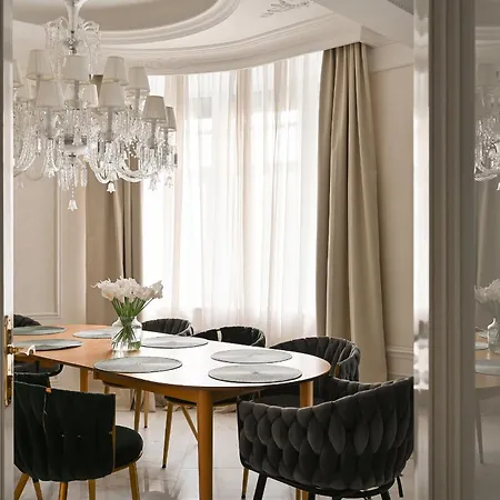 Luxury 4-bdrm With Private Terrace * Riga