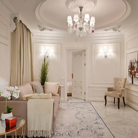 Luxury 4-bdrm With Private Terrace 里加